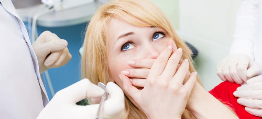 Medo-e-fobia-a-dentistas-são-coisas-do-passado-BH-Mulher-1200x545_c
